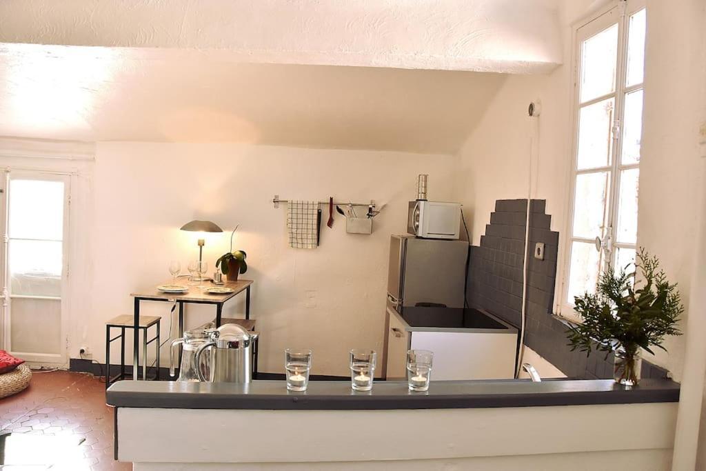 Lovely Flat In The Heart Of The Medieval City Hyères Esterno foto