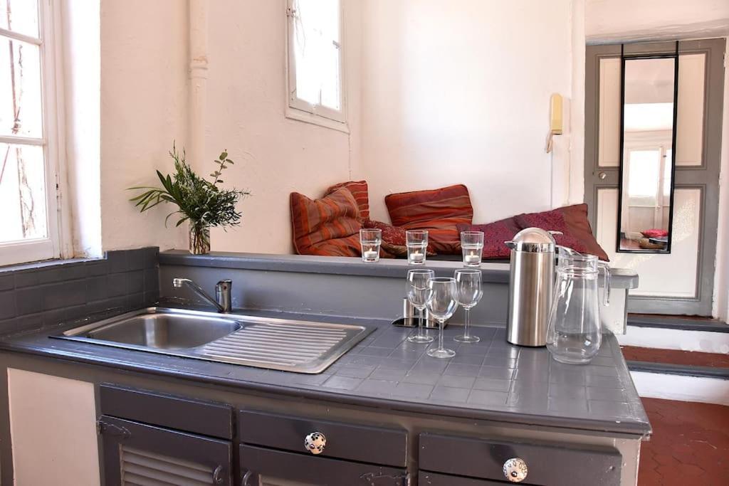 Lovely Flat In The Heart Of The Medieval City Hyères Esterno foto